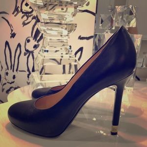 Black Chanel Leather pumps w silver Chanel logo